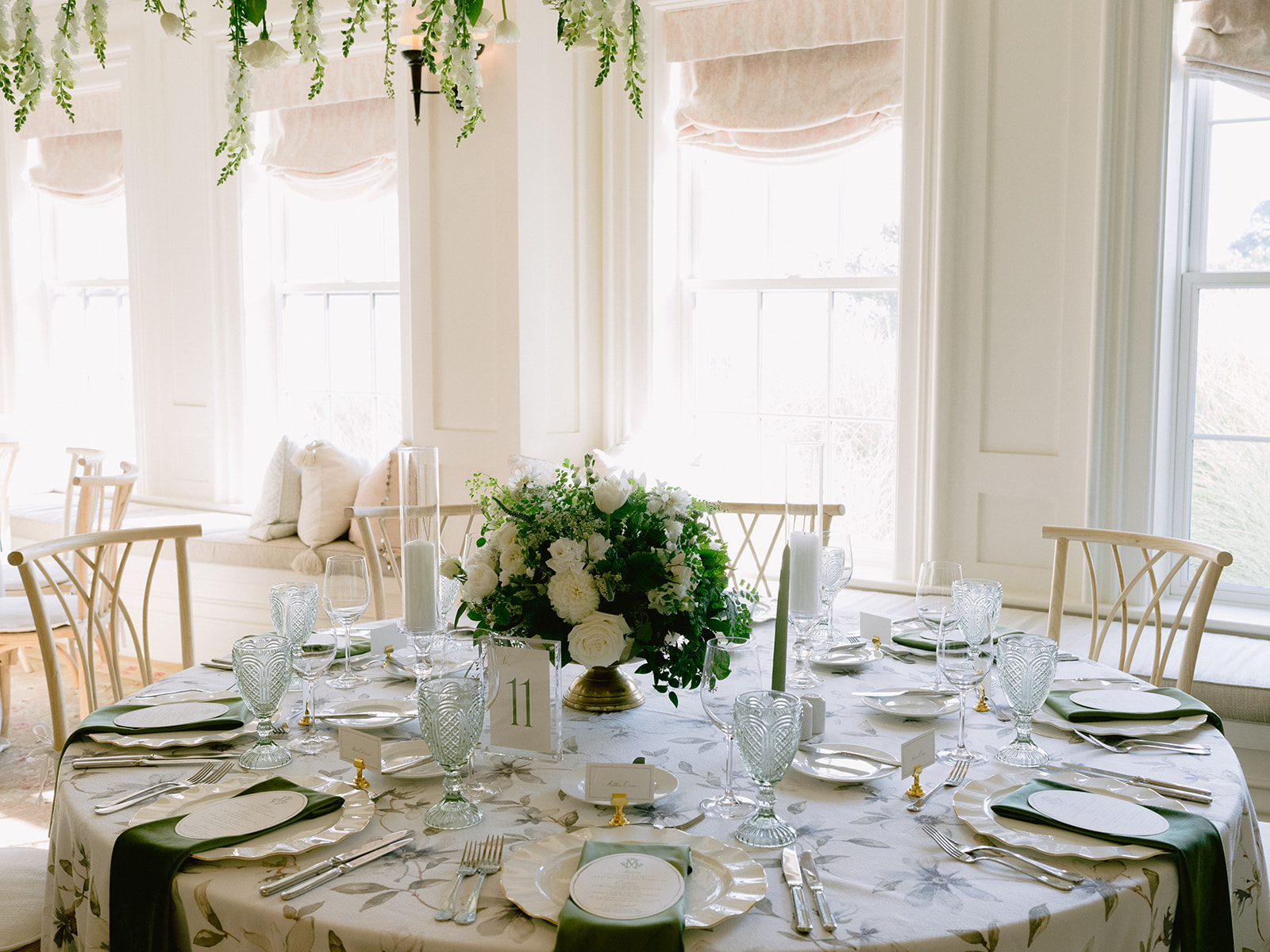 Banquet table